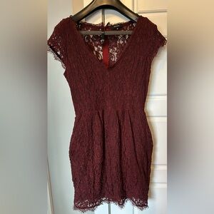 Aritzia Babaton Tobias Lace Dress